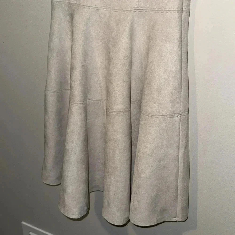 Francesca’s taupe suede like dress, NWT. XS. - Picture 3 of 9